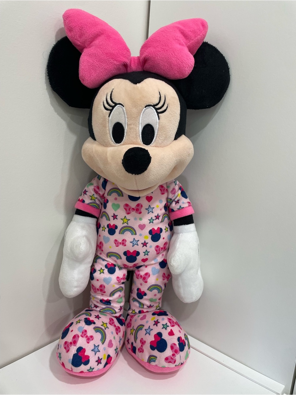Disney Minnie Mouse Plush in Pink with Bow and Patterned Outfit Sz 20’’Girls toy